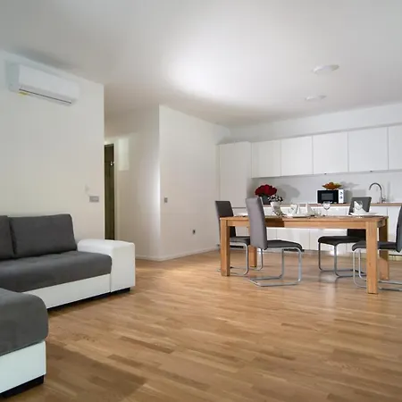 De Roya * רוגאסקה סלאטינה