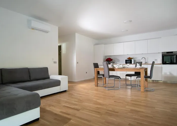 De Roya * Рогашка Слатина