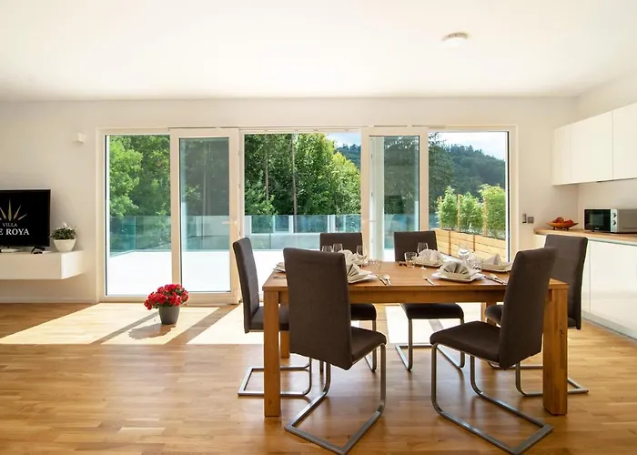 Апартаменты De Roya *